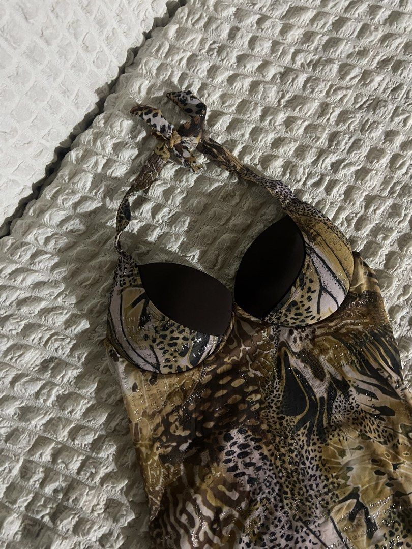 Animal Print Halter Top (Category: Others Tops) located in Cavite. Submitted by shopbygcsnly (Listing ID 1459724443, Image 2). Description: 💌 Extra Small to Small 💌 Has padding 💌 Bought from a swimsuit seller. Only tried on once and never worn outside. 💌 Issue: There are some marks on the pad, possibly from the other swimsuits bleeding color while stored together. 💌 Mine = Sure Buyer! 🪄 💌 No refunds/exchange unless wrong item sent. 💌 Stri