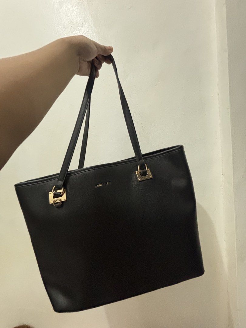 Anne Klein Tote Bag (Category: Tote Bags) located in Manila. Submitted by jenshiii11 (Listing ID 1459819976, Image 1). Description: Anne Klein Tote Bag *Slightly Used *Authentic AK *Bought personally in US *konting linis lang because nakatambak lang talaga. RFS: nakatambak lang, di nagagamit PAYO!! Shipping: JNT/lalamove Location: Dasmariñas, Cavite .