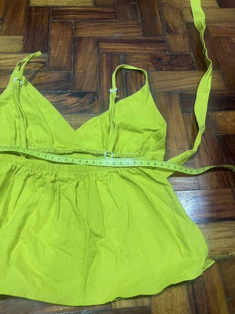 Apple Green Top (Category: Others Tops) located in Quezon City. Submitted by chloe_declutter (Listing ID 1459770893, Image 2). Description: Open to pickup/j&t delivery Cubao QC location Still available 9/26 Code: Teal Box.