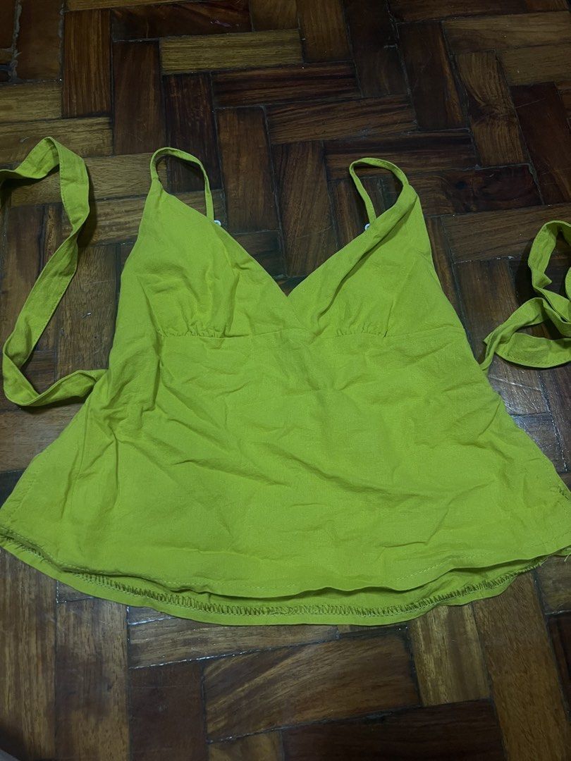 Apple Green Top (Category: Others Tops) located in Quezon City. Submitted by chloe_declutter (Listing ID 1459770893, Image 1). Description: Open to pickup/j&t delivery Cubao QC location Still available 9/26 Code: Teal Box.
