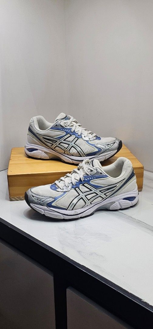 ASICS GT 2160 (Category: Casual Shoes) located in Manila. Submitted by jv.ln (Listing ID 1459707206, Image 1). Description: ASICS running shoes (white/blue). Good for training/daily wear. GEL cushioning. Minor scuffs on toe. No box Sz 8 Mens US Buyer should shoulder shipping fee.