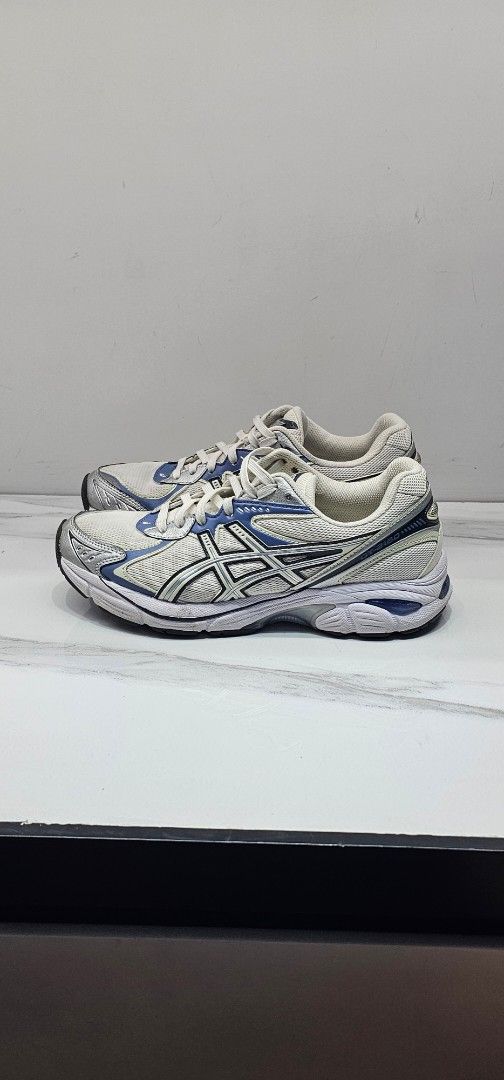 ASICS GT 2160 (Category: Casual Shoes) located in Manila. Submitted by jv.ln (Listing ID 1459707206, Image 2). Description: ASICS running shoes (white/blue). Good for training/daily wear. GEL cushioning. Minor scuffs on toe. No box Sz 8 Mens US Buyer should shoulder shipping fee.