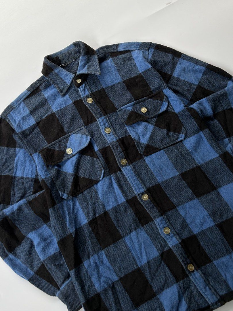 ASSC flannel (Category: Hoodies) located in Dasmarinas. Submitted by lencianola35953 (Listing ID 1459790289, Image 3). Description: width : 19.2 length : 28 issue : need wash, very minimal crack print.