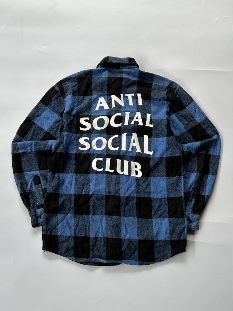 ASSC flannel (Category: Hoodies) located in Dasmarinas. Submitted by lencianola35953 (Listing ID 1459790289, Image 1). Description: width : 19.2 length : 28 issue : need wash, very minimal crack print.