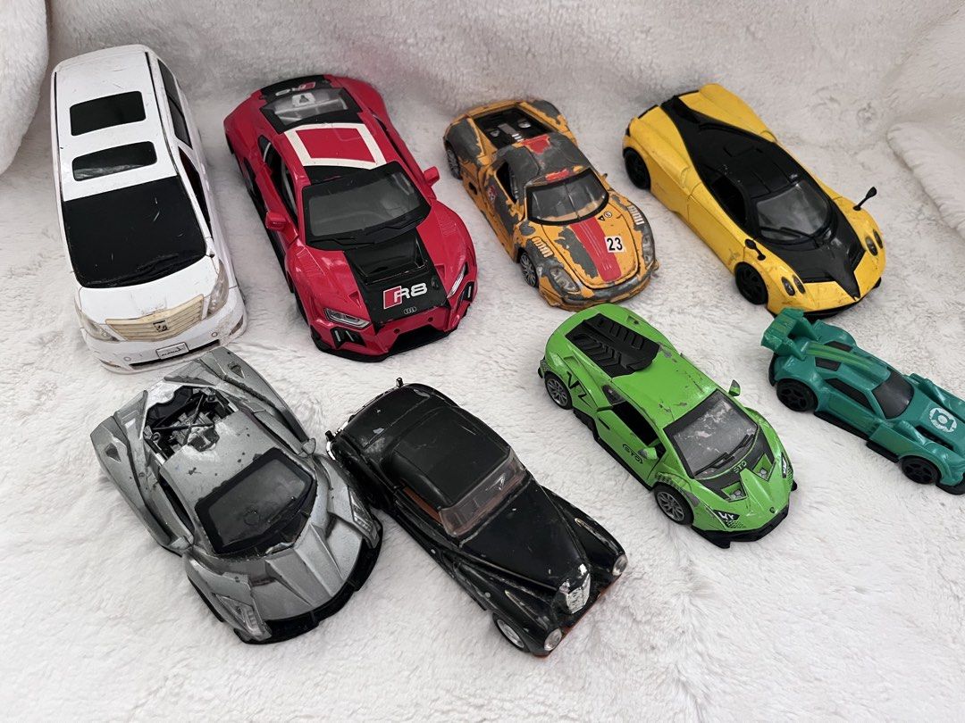 Assorted Vintage Cars (Category: Vehicle & Diecast Models) located in Zamboanga. Submitted by wilthearey91043 (Listing ID 1459718111, Image 1). Description: May petron brand and hotwheel po , has obv sign of defects . Take all 200.