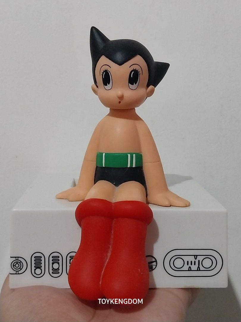 Astro Boy Figure with Display Stand (Category: Figurines & Statues) located in Mandaluyong City. Submitted by aries_guevarra (Listing ID 1459795688, Image 1). Description: - Authentic Astro Boy figure - Includes display stand with Astro Boy logo and text - Ideal for collectors and fans of the classic character - Perfect for desk or shelf display.