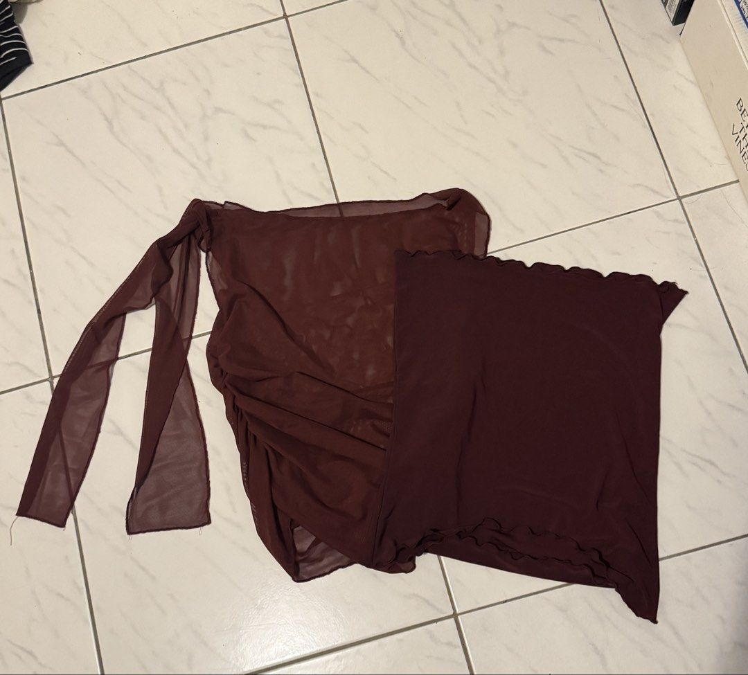 Asymmetrical Mesh and Tube Top (Category: Sleeveless) located in Manila. Submitted by pakissuwu (Listing ID 1459877770, Image 2). Description: - Maroon mesh and tube top - Brand: OLIVIA by OASIS - Asymmetrical design - Features a tie detail on one side - Can be worn off-shoulder - Versatile for night outs or stylish casual looks - Pairs well with jeans or skirts Actual color is a nice maroon worn once lang! Can send more pictures :)).