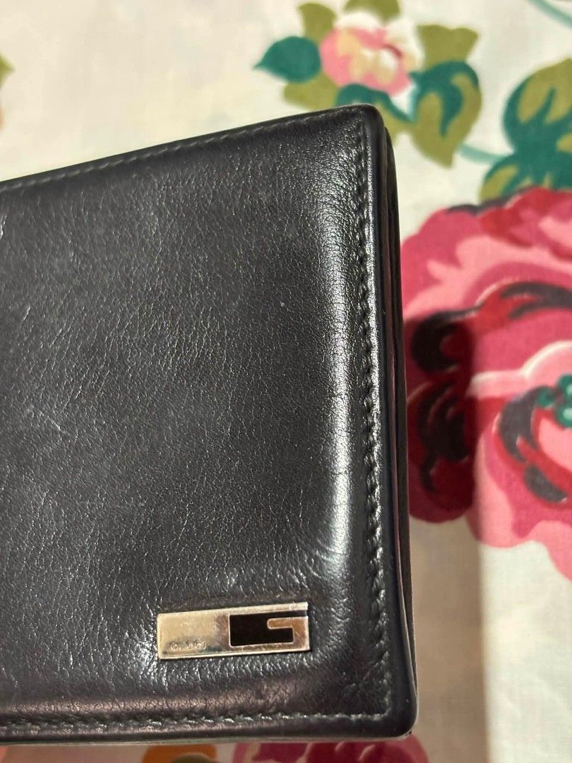 Authentic Gucci Men's Wallet (Category: Luxury Bags & Wallets) located in Marikina City. Submitted by aussiemaan (Listing ID 1448170290, Image 2). Description: Authentic Preloved Signs of used No inclusion.