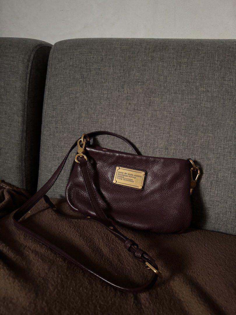 Authentic Marc Jacobs Crossbody Bag (Category: Cross-body Bags) located in Baliuag. Submitted by blueeyeswhitedragon2020 (Listing ID 1459851133, Image 1). Description: .
