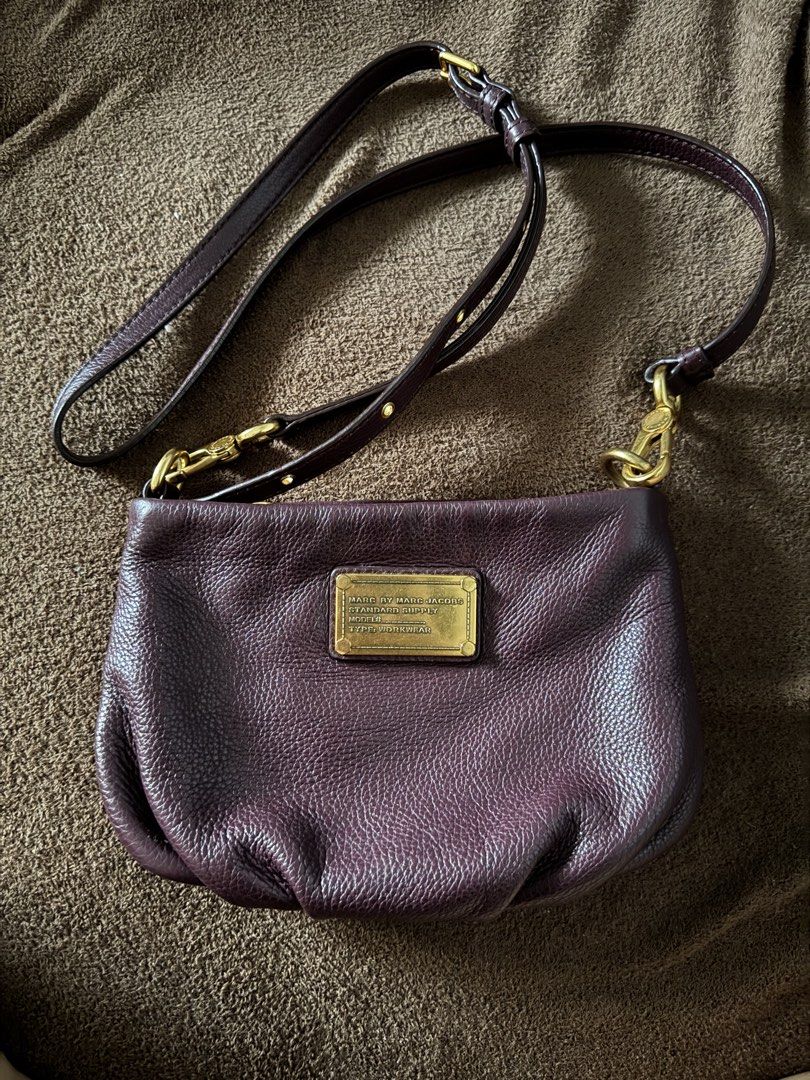 Authentic Marc Jacobs Crossbody Bag (Category: Cross-body Bags) located in Baliuag. Submitted by blueeyeswhitedragon2020 (Listing ID 1459851133, Image 2). Description: .