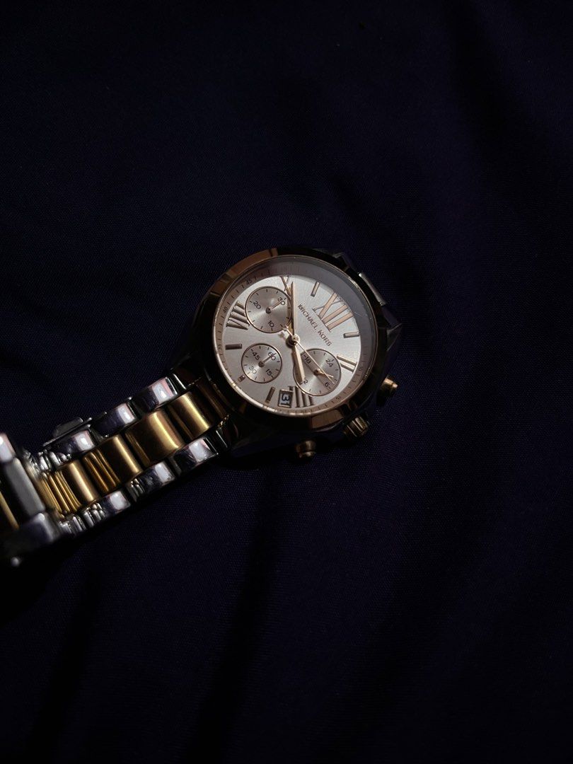 Authentic Michael Kors MK-5799 Mini Two Ztone Bradshaw (Category: Women's Watches) located in Manila. Submitted by canotiffan20444 (Listing ID 1459754251, Image 1). Description: No box included since this was bought years ago na (pandemic pa ata). Never been abused. Nagamit once lang, tapos natambak na kasi hindi ko bet yung color. Issue: need lang ipa-replace yung battery..
