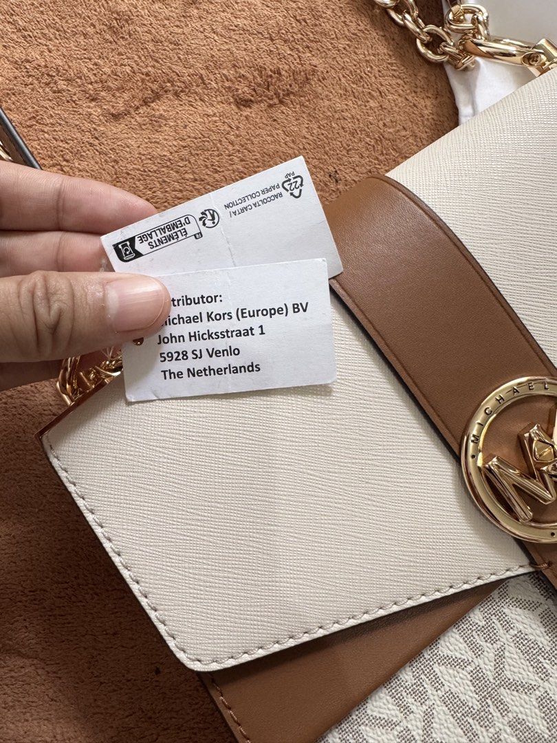Authentic Michael Kors Sling Bag (Category: Cross-body Bags) located in Pasig City. Submitted by teyron (Listing ID 1459711179, Image 2). Description: Authentic Michael Kors Brandnew bought in Milan. PM if interested.