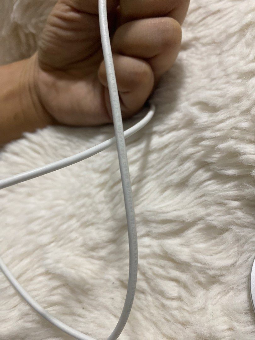 Authentic Official Apple MagSafe Charger (1m) - Model A2140 (Category: iPhone 13 Series) located in Bacoor. Submitted by brandedluxuryshop (Listing ID 1459897175, Image 3). Description: .