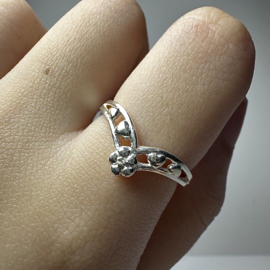 authentic silver flower & hearts ring 1.6g (Category: Rings) located in Pakil. Submitted by primrosehearts (Listing ID 1459860398, Image 2). Description: authentic 925 italy silver with stamping hypoallergenic size: 6 grams: 1.6g.