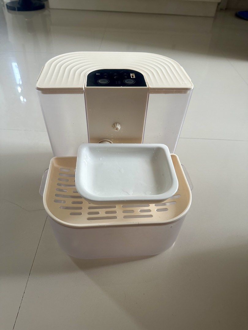 Automatic Pet Water Dispenser - 4.5L Tank (Category: Homes & Other Pet Accessories) located in Manila. Submitted by alma59_wind (Listing ID 1459805193, Image 1). Description: - Automatic Pet Water Dispenser - Large 4.5L Water Tank - Clean & Dirt Separation System - Regular Water Dispensing with Timer - Low Decibel Operation (Quiet) - Convenient Type-C Charging - Stylish Cream Color.