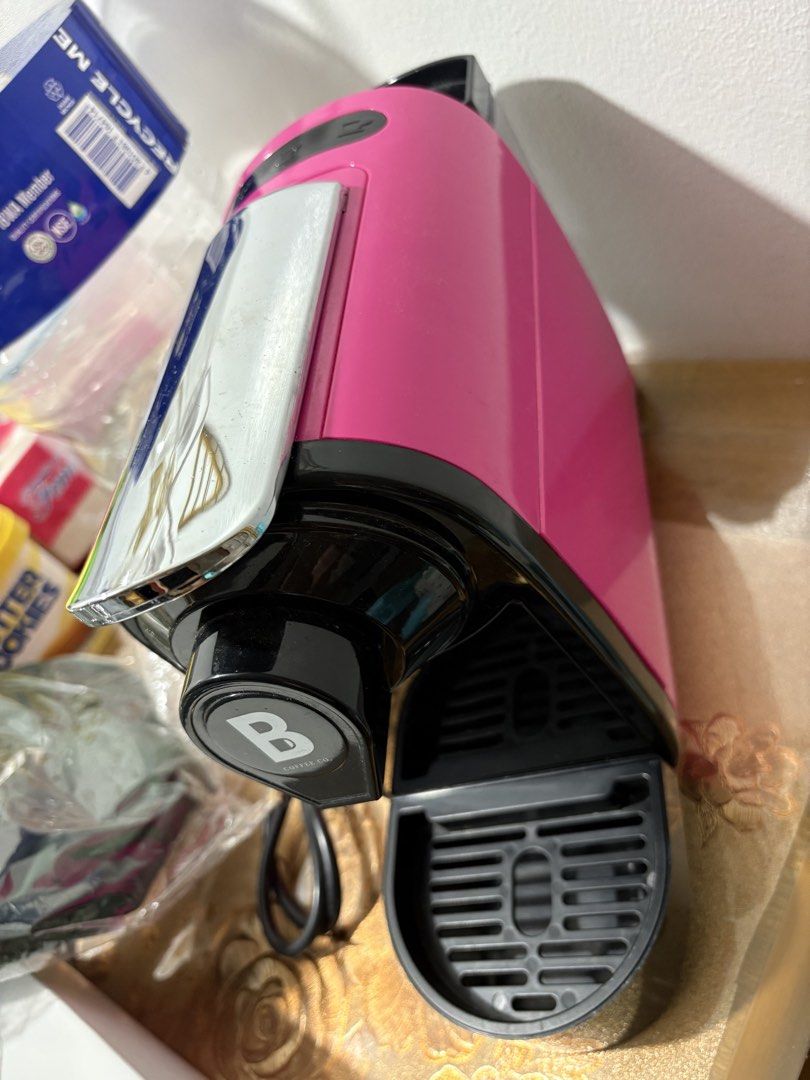 B Coffee Co Nespresso Machine (Category: Coffee Machines & Makers) located in Pasig City. Submitted by the_famous_goodies (Listing ID 1459863557, Image 2). Description: .