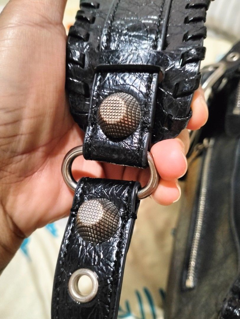 BALENCIAGA (Category: Luxury Bags & Wallets) located in Cavite. Submitted by joyceshopppe14 (Listing ID 1459776765, Image 3). Description: Good condition.