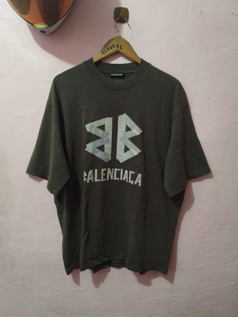 Balenciaga BB Logo T-shirt (Category: Tshirts & Polo Shirts ) located in Paranaque City. Submitted by glendel_04 (Listing ID 1459843761, Image 1). Description: Good cond 9.5/10 Size XL Laundry ✅.