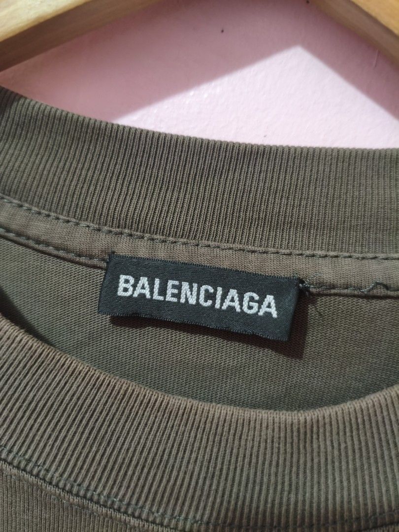 Balenciaga BB Logo T-shirt (Category: Tshirts & Polo Shirts ) located in Paranaque City. Submitted by glendel_04 (Listing ID 1459843761, Image 2). Description: Good cond 9.5/10 Size XL Laundry ✅.