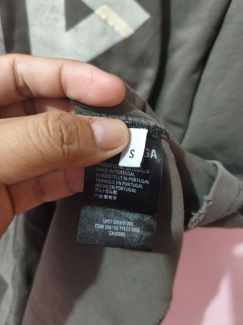 Balenciaga BB Logo T-shirt (Category: Tshirts & Polo Shirts ) located in Paranaque City. Submitted by glendel_04 (Listing ID 1459843761, Image 3). Description: Good cond 9.5/10 Size XL Laundry ✅.