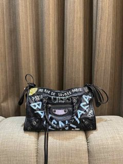 (Category: ) located in . Submitted by heiresslovecloset (Listing ID 1459798299, Image 1). Description: .