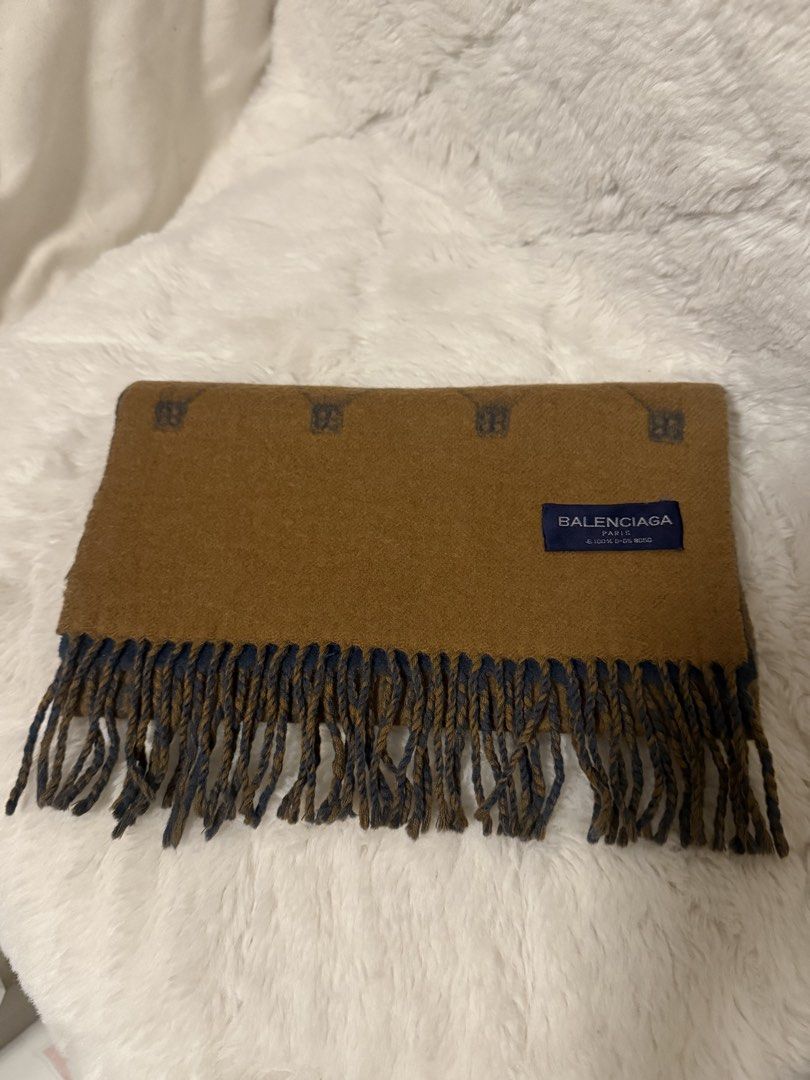 Balenciaga wool reversible scarf (Category: Luxury Accessories) located in Cavite. Submitted by _solidolo (Listing ID 1459864787, Image 1). Description: .