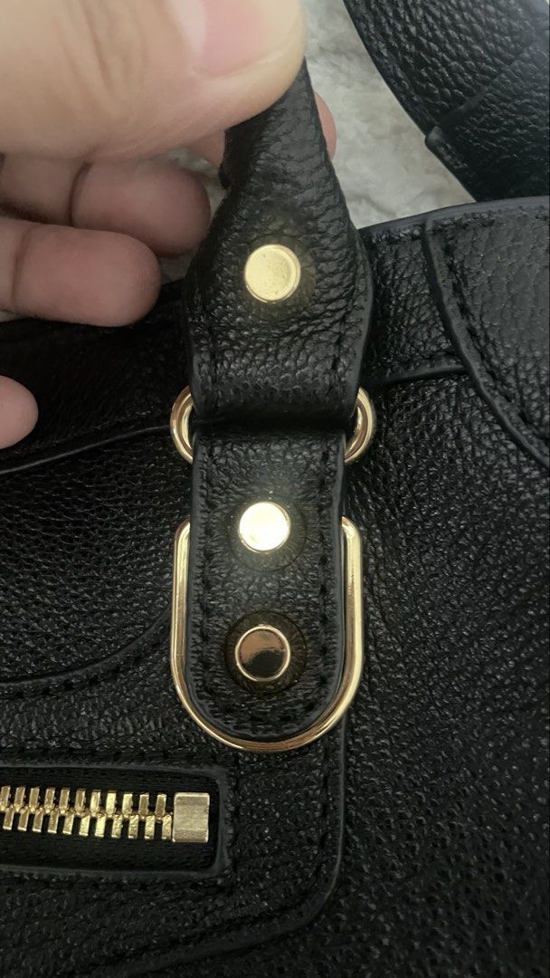 Balenci@ga City Edge (Category: Luxury Bags & Wallets) located in Paranaque City. Submitted by mars_eshoppe (Listing ID 1459722224, Image 3). Description: Small size.