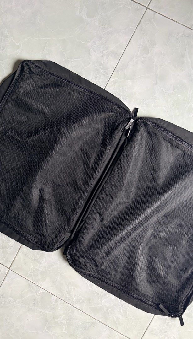 BASH* Black Travel Packing Cube (Category: Travel Essentials & Accessories) located in General Santos City (Dadiangas). Submitted by ssssshhhhhhhhh (Listing ID 1459796304, Image 3). Description: - BASH* packing cube for luggage organization - Mesh panels allow you to see contents easily - Comes with two different sizes - Ideal for travel and keeping your belongings tidy -LARGE -Color: Slate.