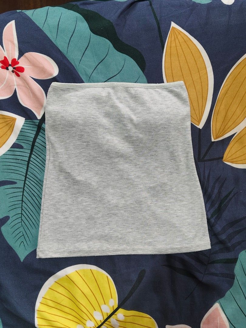 basic grey melange padded strapless tube top (Category: Sleeveless) located in Bulacan. Submitted by angel.decluttersx (Listing ID 1459784813, Image 1). Description: small size 11" L 13" W cotton fabric material stretchable.