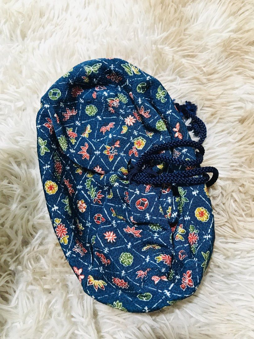 BASKET POUCH (Category: Purses & Pouches) located in Gamu. Submitted by 2022bagsbunny (Listing ID 1459715706, Image 3). Description: .