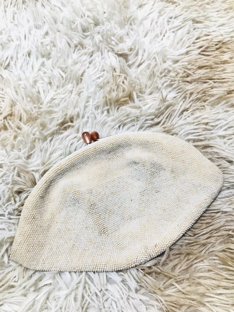 BEADED BAG (Category: Clutches) located in Gamu. Submitted by 2022bagsbunny (Listing ID 1459717134, Image 1). Description: .