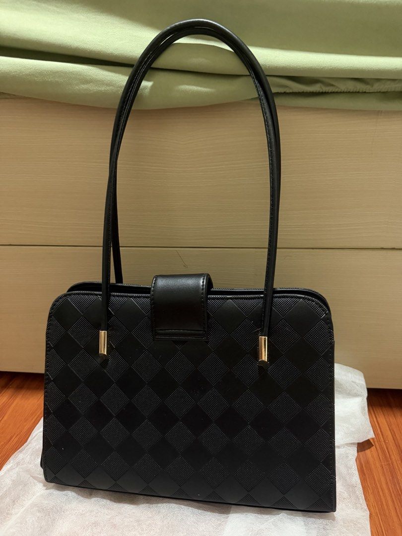 Belladonna Bag (Category: Shoulder Bags) located in Taguig. Submitted by crsthngs (Listing ID 1459699947, Image 2). Description: Rarely Used, No Flaws.