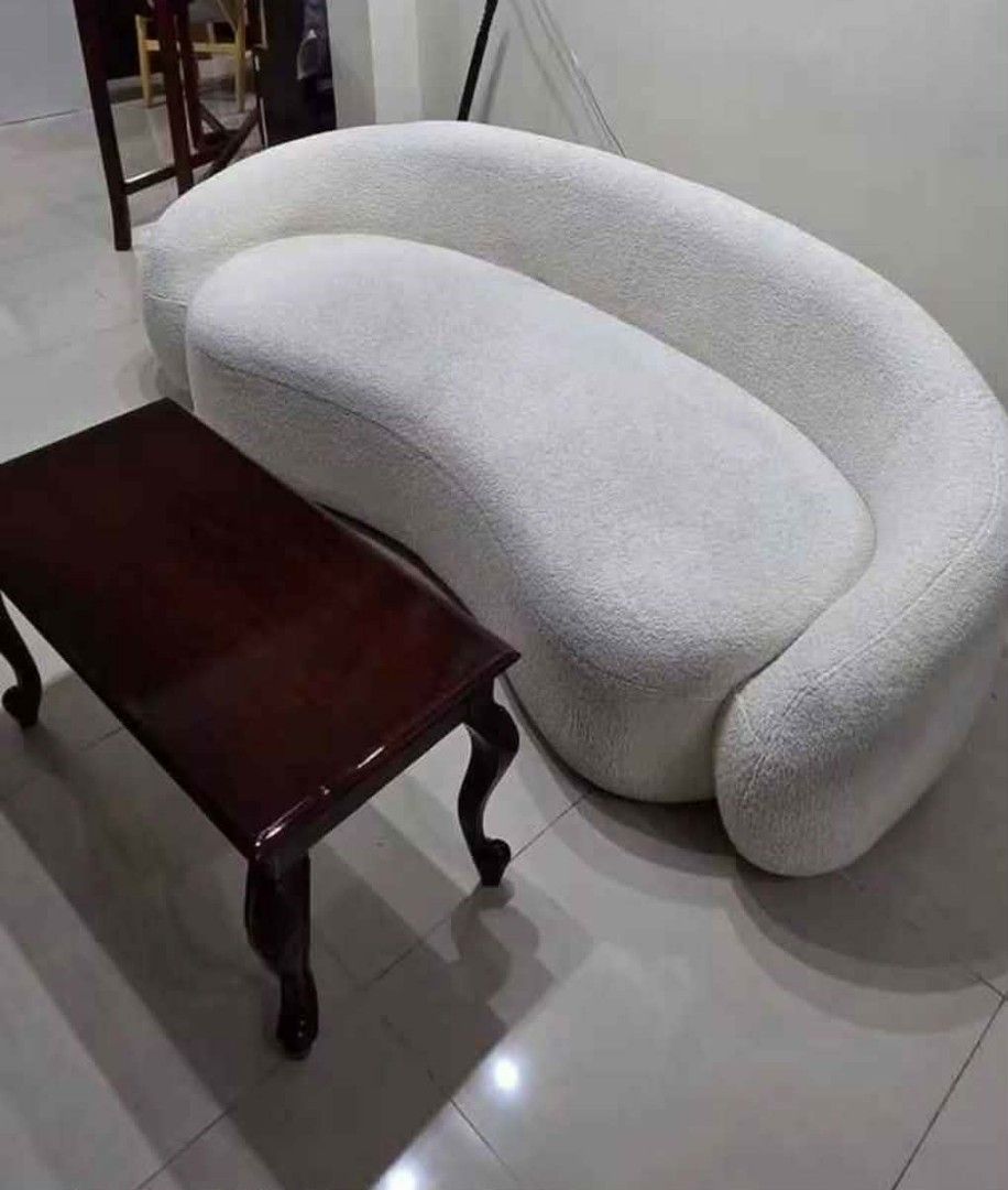 Bench or centertable (Category: Other Home Furniture) located in Las Pinas. Submitted by jenny.nogu (Listing ID 1459725672, Image 2). Description: 9/10 condition Laspiñas area dark wood coffee table / bench / piano chair with storage.