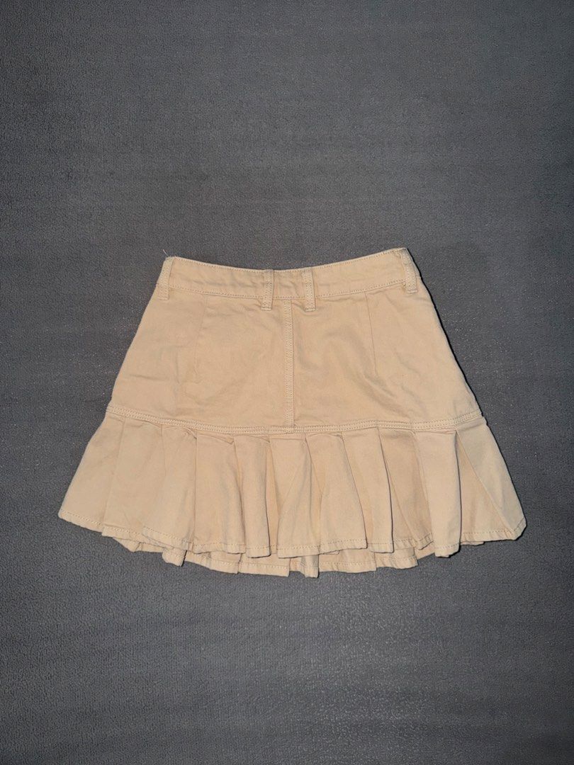 Bershka Beige Skirt (Category: Skirts) located in Quezon City. Submitted by spicycalimaki (Listing ID 1459765895, Image 2). Description: - size 26 - last price posted 🏷️ zara h&m mango uniqlo monki cotton on urban revivo bershka pull & bear love bonito editors market shein tiktok.