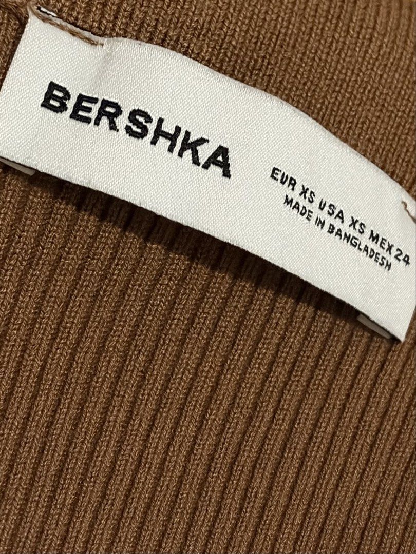 Bershka Brown Long Sleeve (Category: Longsleeves) located in Makati City. Submitted by caitlinrecana (Listing ID 1459862823, Image 2). Description: - Brand: Bershka - Color: Brown - Style: Long sleeve top - Material: Ribbed knit - Features: Collar, deep V-neck - Size: XS - Origin: Made in Bangladesh - Styling tip: Looks great paired with jeans or a skirt..