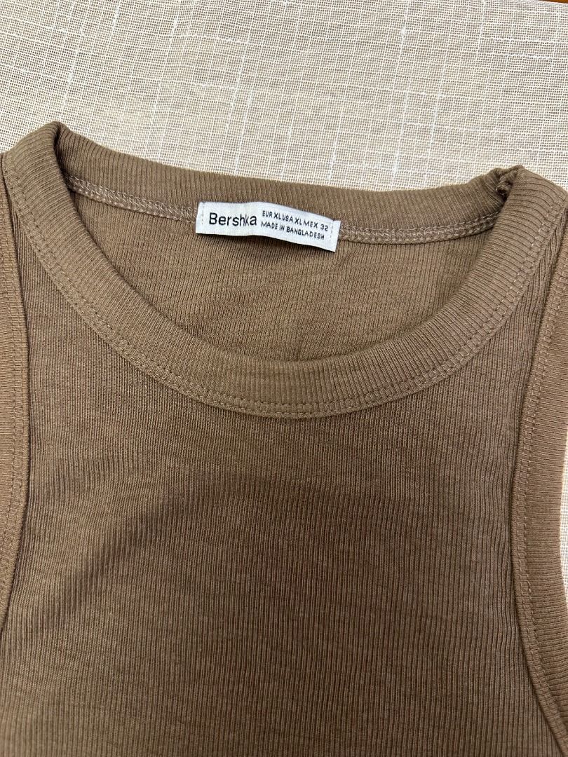 Bershka Sleeveless Top (Category: Sleeveless) located in Las Pinas. Submitted by cococabinet (Listing ID 1459879102, Image 3). Description: says size xl but its actually small-medium no flaws rfs decluttering.