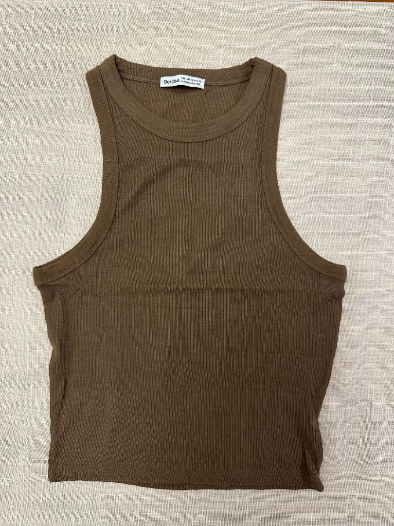 Bershka Sleeveless Top (Category: Sleeveless) located in Las Pinas. Submitted by cococabinet (Listing ID 1459879102, Image 1). Description: says size xl but its actually small-medium no flaws rfs decluttering.