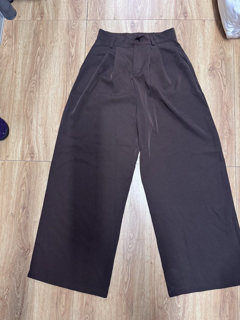 BLACK WIDELEG TROUSERS (Category: Other Bottoms) located in Makati City. Submitted by sassywear.ph (Listing ID 1459835688, Image 2). Description: Fits 24-26 waistline, no flaws, highwaisted & wideleg. High quality trousers .
