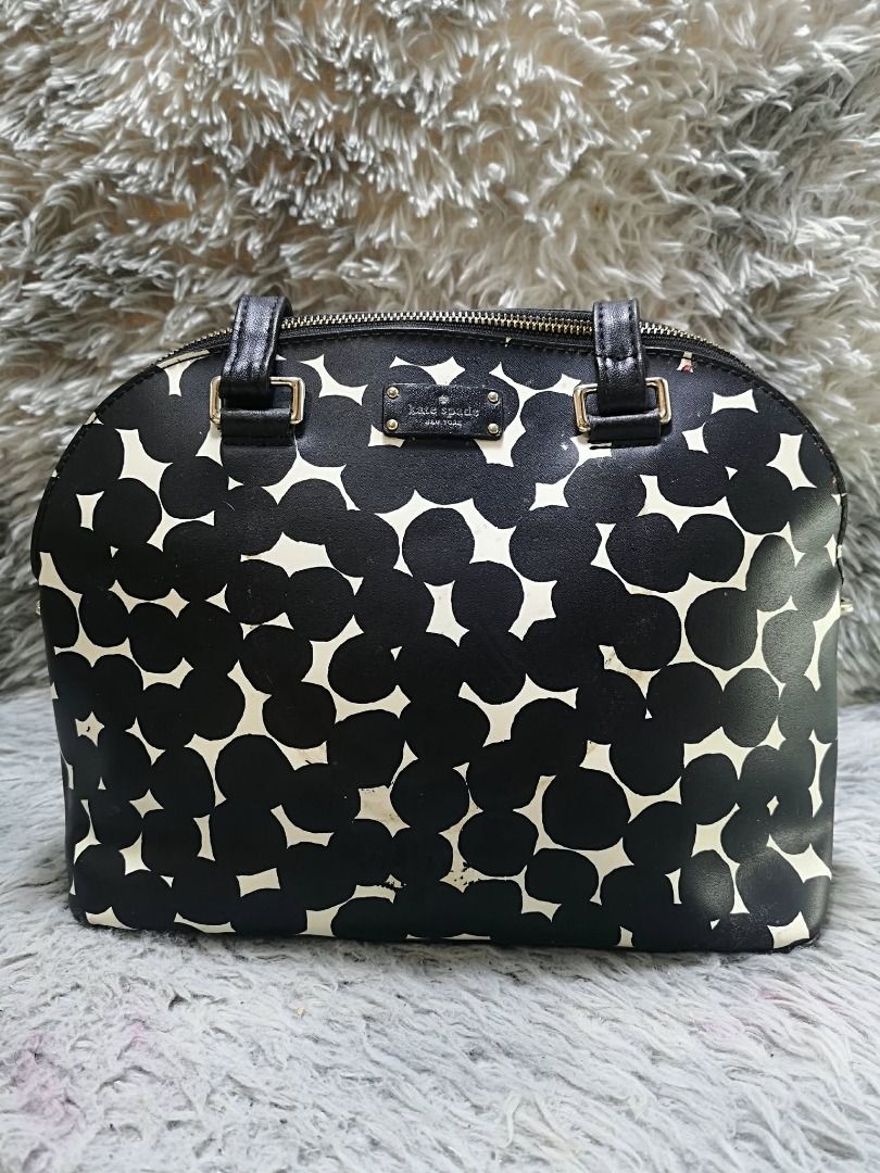 Black & White Splodge Dot Print Dome Shoulder Bag (Category: Shoulder Bags) located in Santa Cruz. Submitted by jmy_surplus.2 (Listing ID 1459720102, Image 1). Description: Size ; L - 10 W - 14 Color ; Black , White Type ; Shoulder bag Brand ; No brand Material ; Leather Style ; Black & White Shoulder bag LR 165 JMY 4 Batch #220 AVAILABLE.