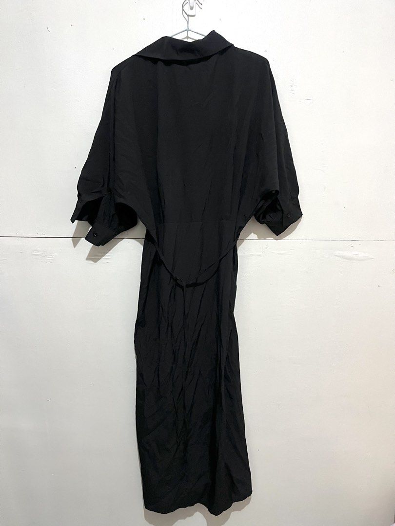 black collared midi dress (Category: Dresses) located in Bulacan. Submitted by wear.elocin (Listing ID 1459792409, Image 3). Description: no size on tag can fit medium-XL.
