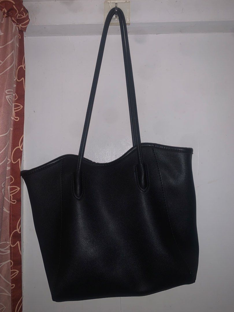 Black Faux Leather Tote Bag (Category: Tote Bags) located in Quezon City. Submitted by oddstone_316d8c (Listing ID 1459732326, Image 1). Description: - Sleek black faux leather tote bag - Two comfortable shoulder straps - Unique wavy top opening - Ideal size for daily essentials - Effortlessly complements any outfit.