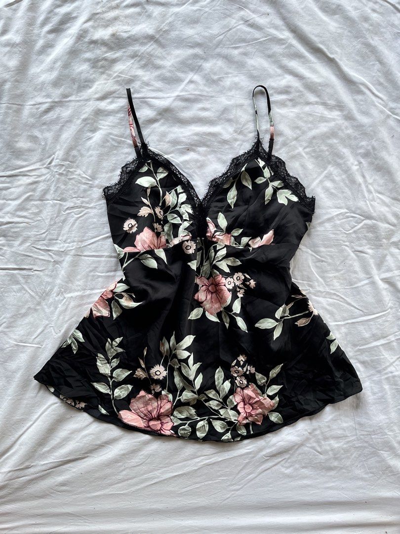 Black Floral Lace Cami Top (Category: Others Tops) located in Pagadian. Submitted by primserenity (Listing ID 1459723172, Image 1). Description: Black Floral Lace Trim Cami brand: none size: s-m issue: none .
