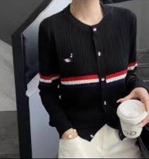 (Category: ) located in . Submitted by saksthriftavenuebyluckymaria8 (Listing ID 1459851034, Image 1). Description: .