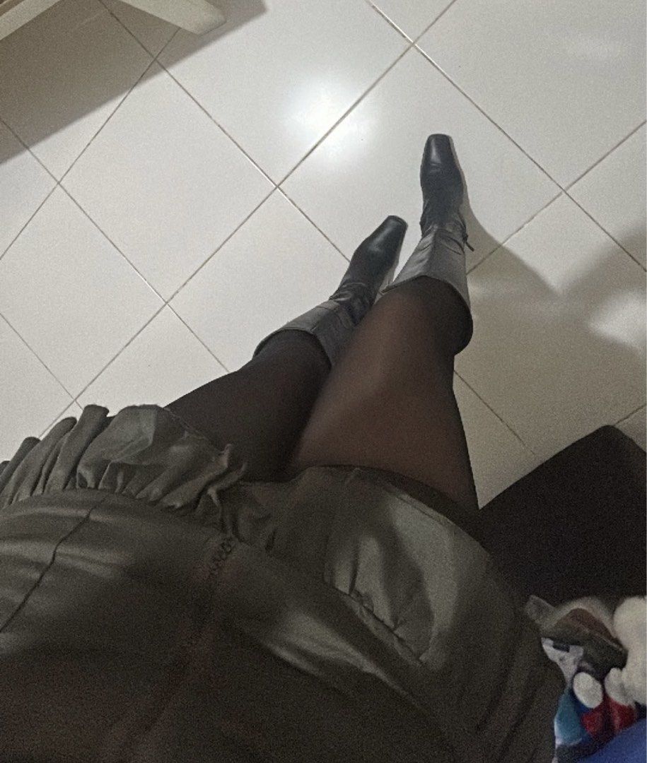 Black Leather Knee High Boots (Category: Boots) located in San Fernando. Submitted by preeeeettyizh (Listing ID 1459790007, Image 2). Description: - Black knee-high boots - Pointed toe - Small heel - Bought in Hongkong - Side zipper closure - Leather material - Perfect for various occasions.