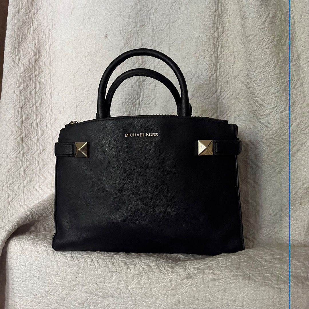 Black Leather Tote Bag with Gold Hardware (Category: Tote Bags) located in Caloocan City. Submitted by kathkoleksyon (Listing ID 1459888638, Image 1). Description: - Classic black tote bag - Textured leather material - Elegant gold hardware details - Comfortable top handles for carrying - Secure zipper closure - Multiple interior compartments for organization - Ideal for everyday use or professional settings.