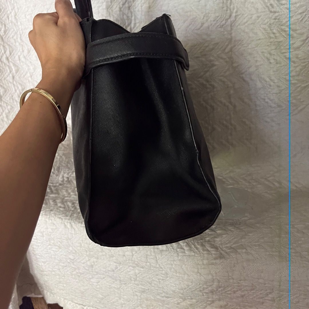 Black Leather Tote Bag with Gold Hardware (Category: Tote Bags) located in Caloocan City. Submitted by kathkoleksyon (Listing ID 1459888638, Image 2). Description: - Classic black tote bag - Textured leather material - Elegant gold hardware details - Comfortable top handles for carrying - Secure zipper closure - Multiple interior compartments for organization - Ideal for everyday use or professional settings.