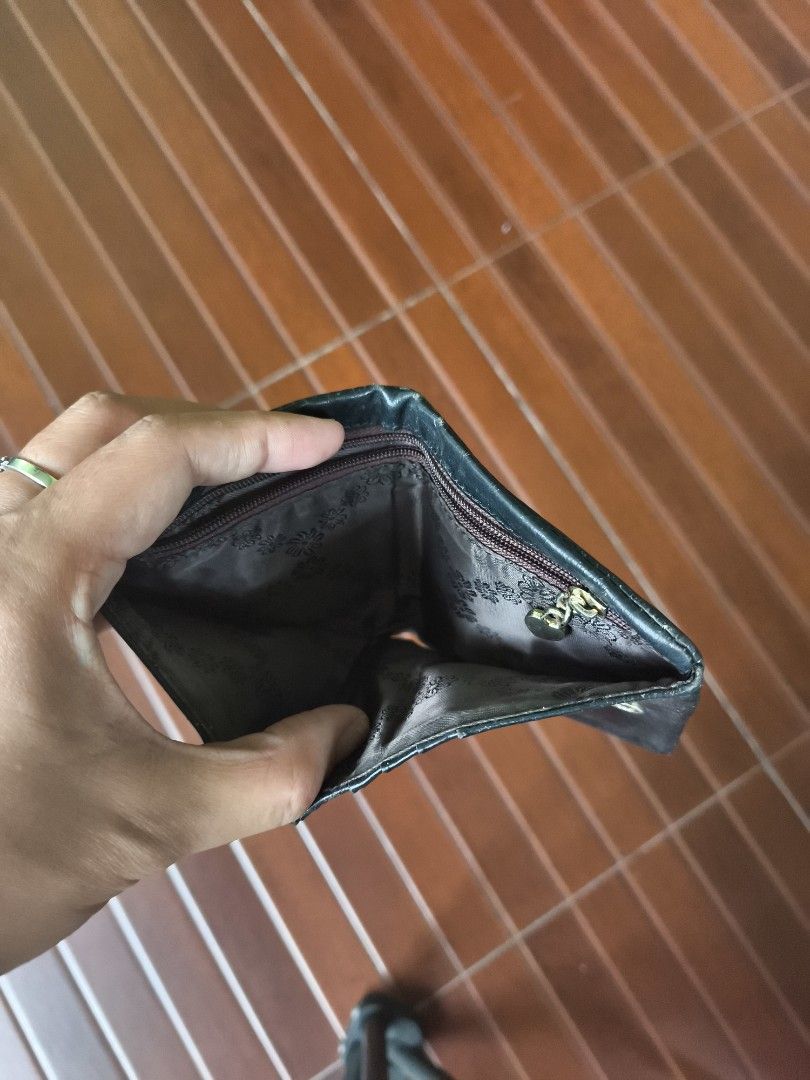 Black Leather Wallet with Zipper Pocket (Category: Wallets & Card holders) located in Caloocan City. Submitted by majehjembo8 (Listing ID 1458627960, Image 3). Description: - Classic black leather wallet - Features a zippered pocket on the front - Two small studs below the zipper - Simple and timeless design - Ideal for everyday use - Compact size, fits easily in pockets or bags.