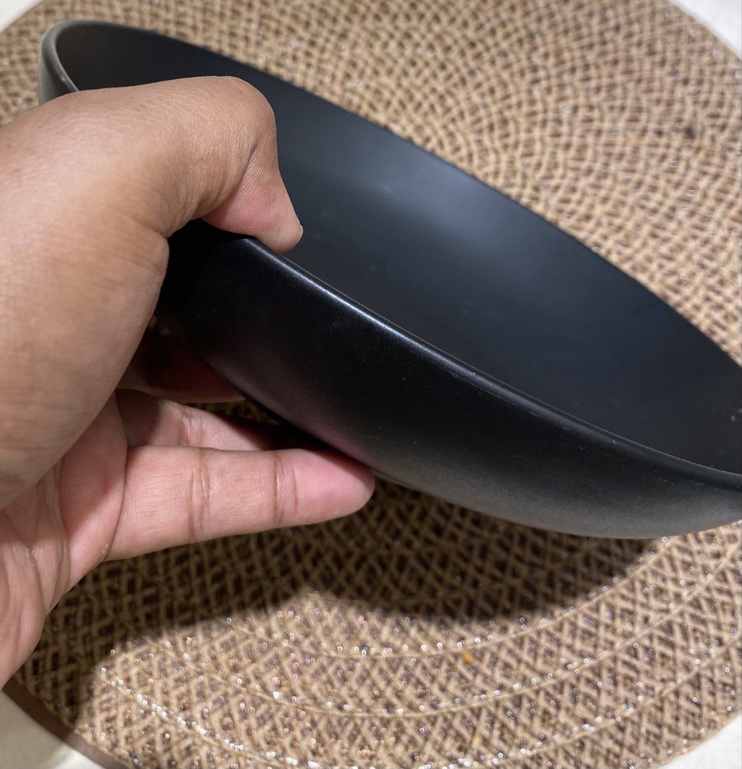 Black matte dinnerware set (Category: Dinnerware & Cutlery) located in Manila. Submitted by yethy94 (Listing ID 1459701111, Image 1). Description: FOR FAST TRANSACTION ✅Walk-in or Lalamove Pick-up Location: Project 4, Quezon city. .
