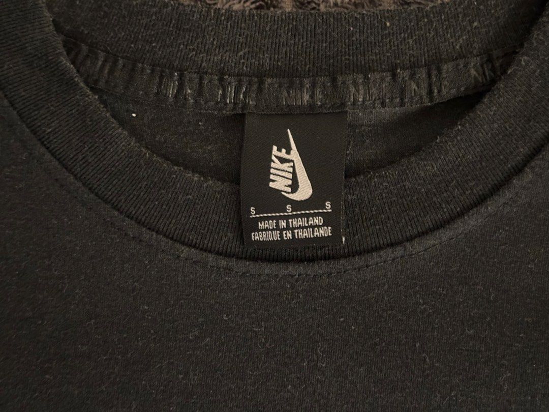 Black nike oversized tshirt (Category: Tshirts & Polo Shirts ) located in Manila. Submitted by rhibvi (Listing ID 1459816817, Image 3). Description: this item fits s-m! ❀ CONDITION DISCLAIMER Please note that all items are pre-loved/worn !!! (◞ ‸ ◟ㆀ).