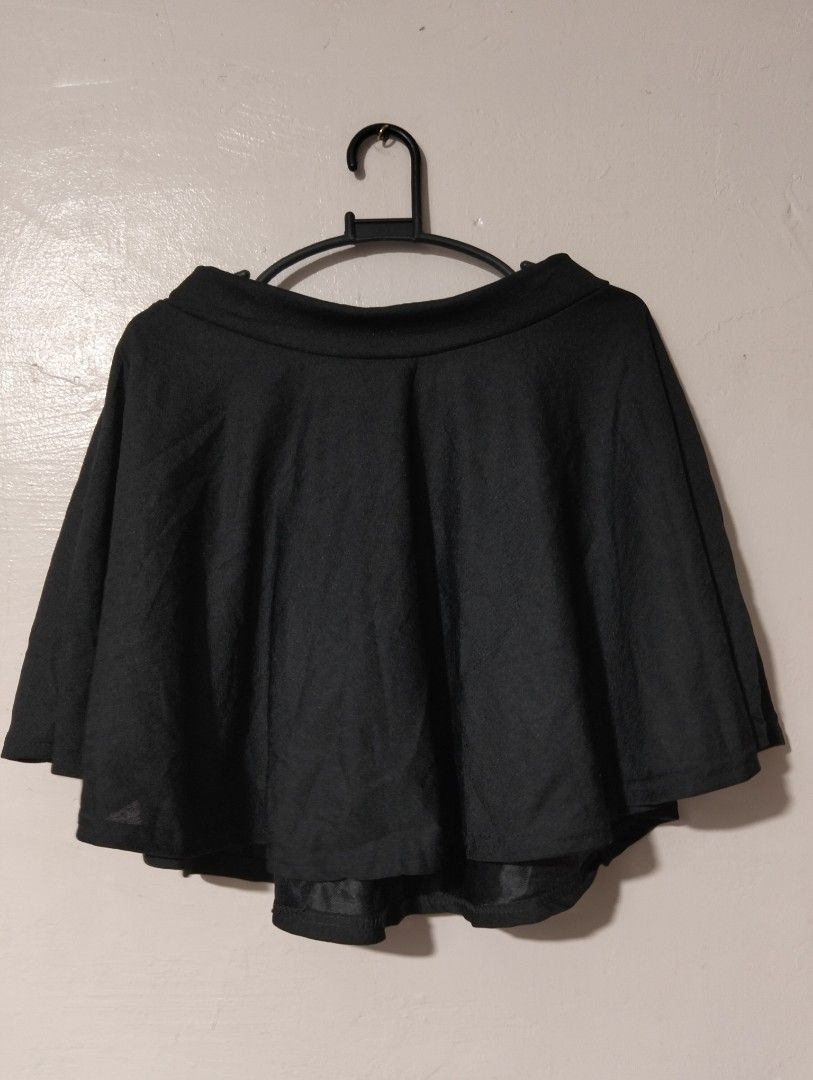 Black Pleated Skater Skirt (Category: Skirts) located in Manila. Submitted by oddhorse_8ada97 (Listing ID 1459754245, Image 1). Description: - Classic black skater skirt - Flattering pleated design - Smooth inner lining for comfort - Perfect for performances or everyday outfits - Easy to move in, great for active days - Comfortable elastic waistband for a secure fit.